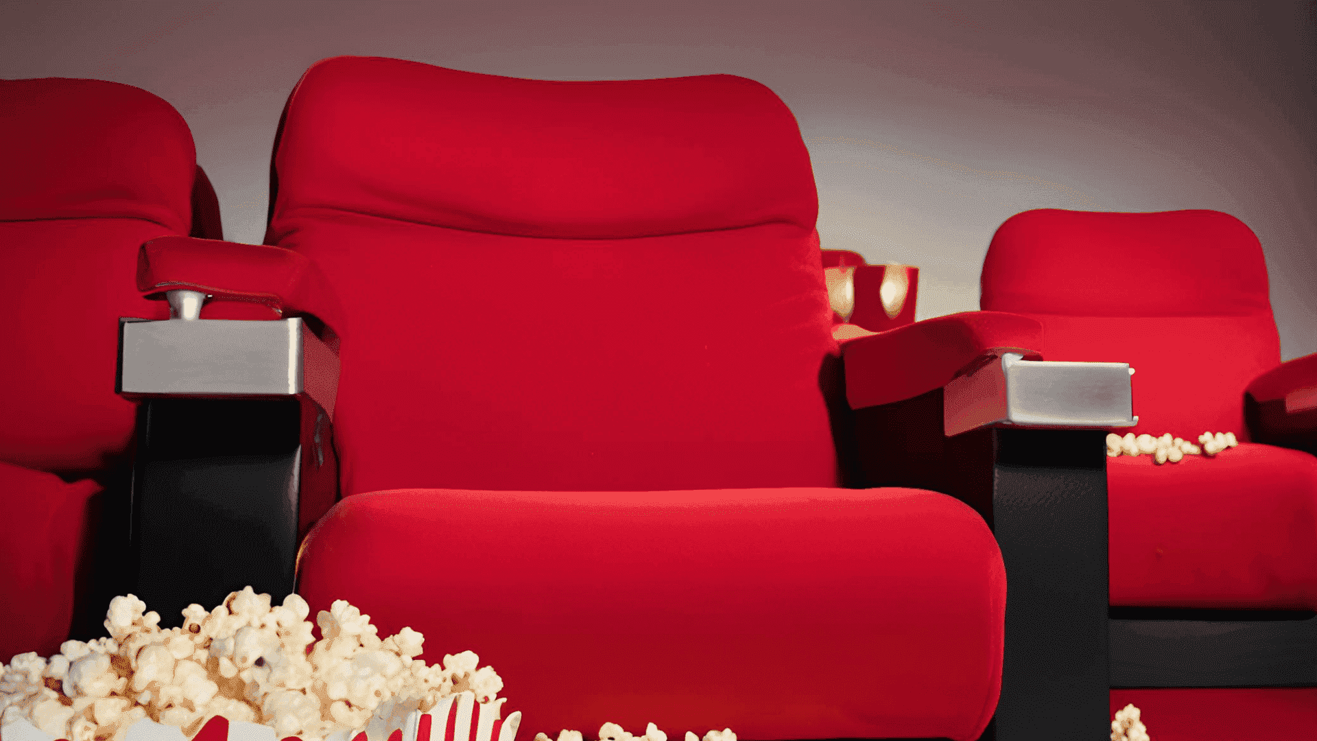 Salle de cinéma avec des popcorns Salle de cinéma avec des popcorns