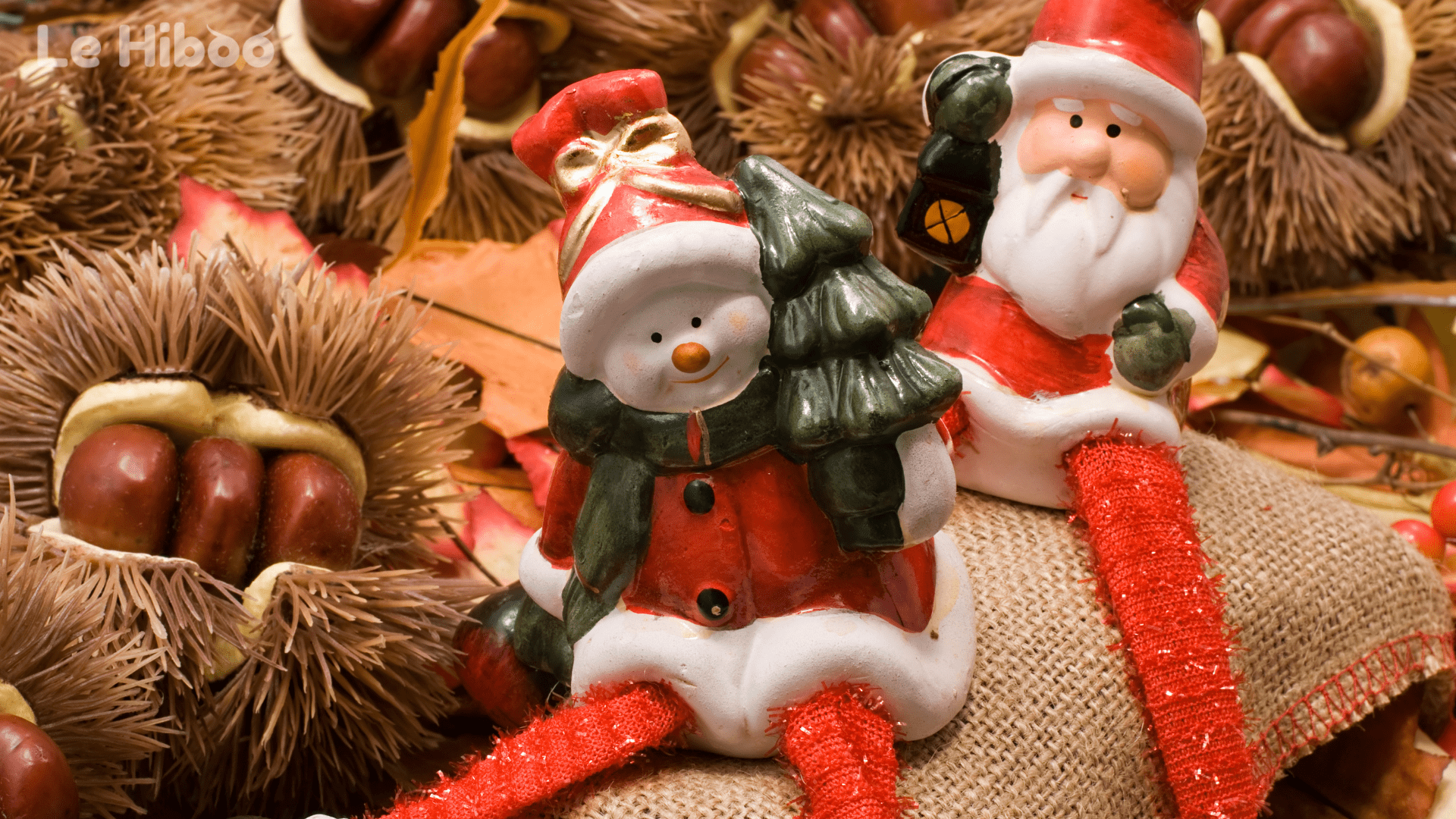 Lutins Noel petites statues avec chataignes Lutins Noel petites statues avec chataignes