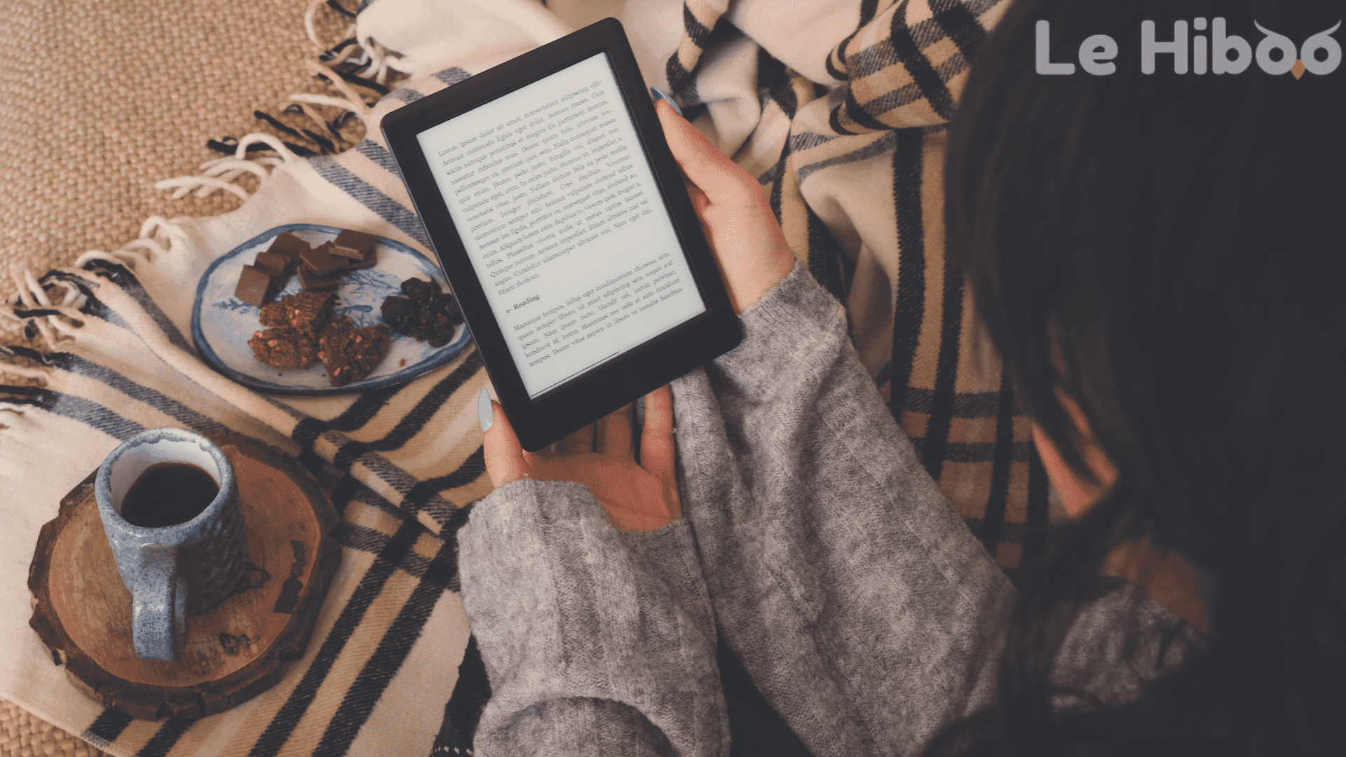 lecture d'un document sur une tablette lecture d'un document sur une tablette
