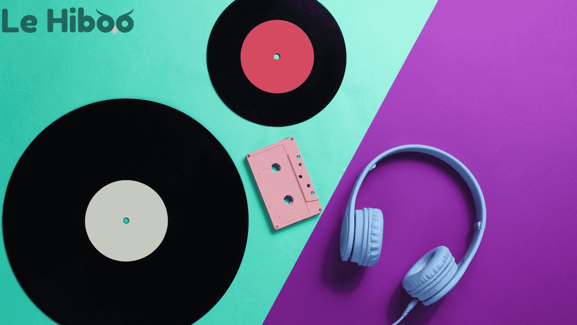 photo avec un vinyle cassette et casque audio