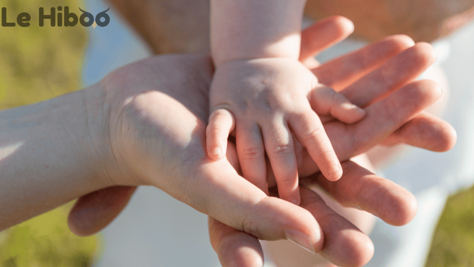 mains enfant et parents mains enfant et parents